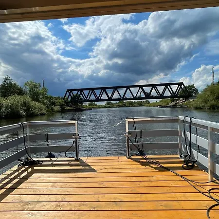 Hotel na wodzie Hausboot-urlaub24 *