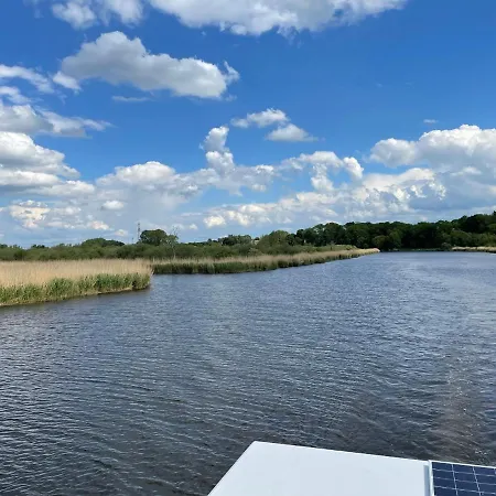 Hausboot-urlaub24 * Loitz