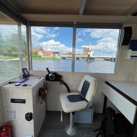 Hotel na wodzie Hausboot-urlaub24 *