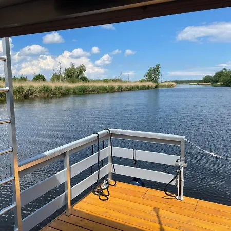 Hotel na wodzie Hausboot-urlaub24