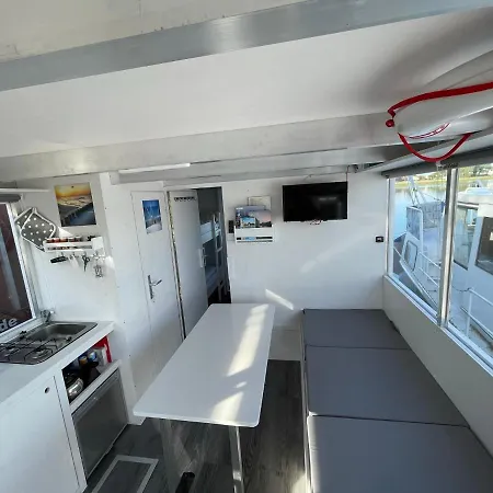 Hotel na wodzie Hausboot-urlaub24